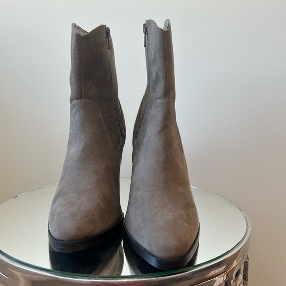 NWOT New Look Ankle Heeled Boots in this grey color are suede and a size 9.5. - Picture 2 of 7